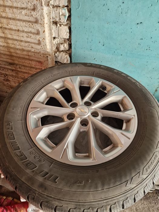 Комплект зимних шин на титановых дисках.