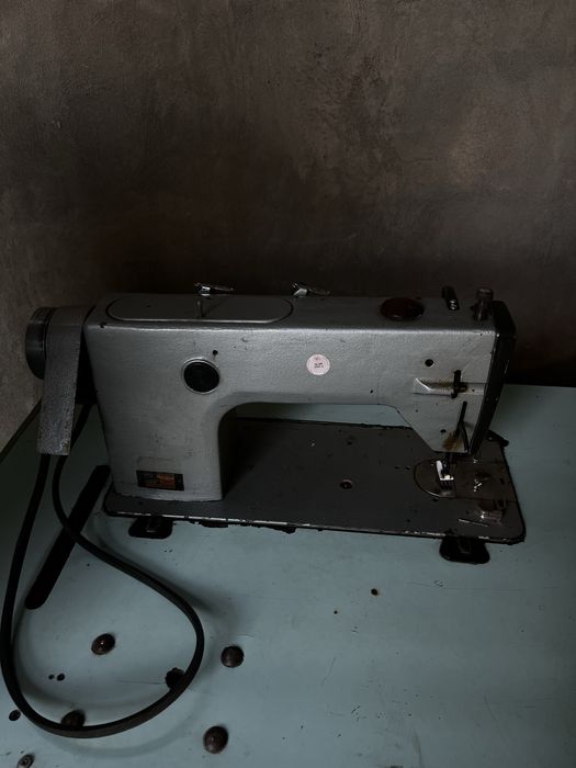 Швейная машина универсальная