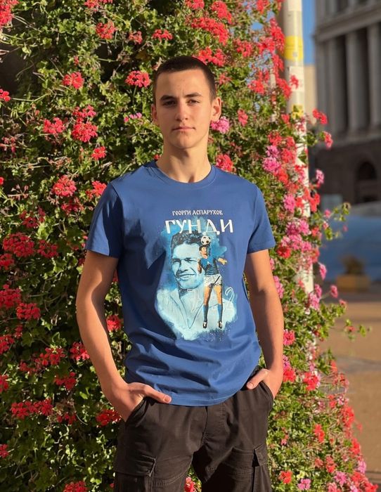 Тениска Гунди, Левски София, Георги Аспарухов