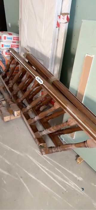 Деревянные перила и перила для лесницы