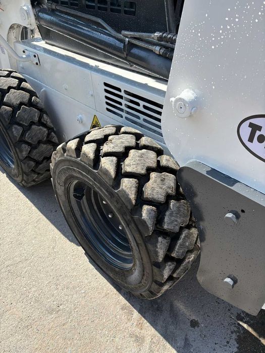 Продам мини погрузчик в комплекте щетка - вилы - ковш