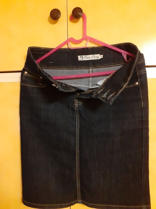 Fusta damă scurtă de de blugi mărimea 38 .M