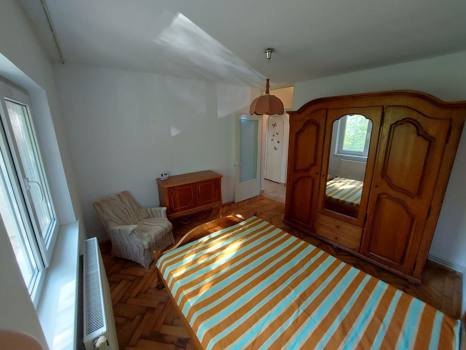 Închiriez apartament