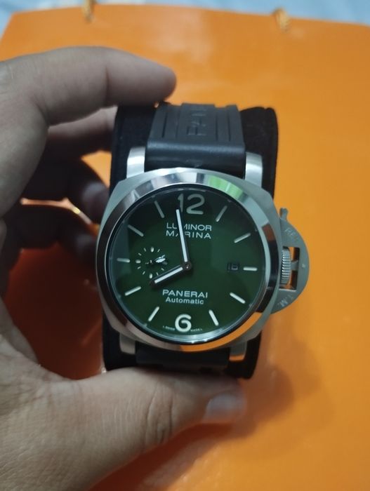 Panerai Luminor soati sotiladi.
