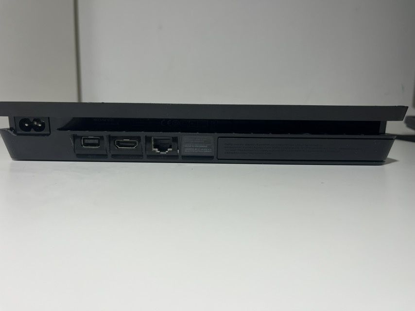 Playstation 4 slim