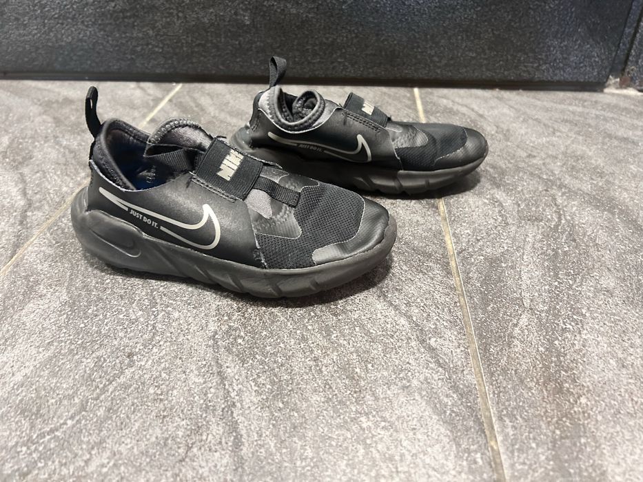 Олекотени маратонки Nike