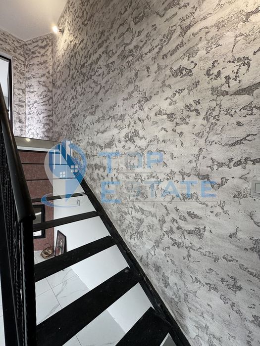 Масивна тухлена къща в с. Вишовград, област Велико Търново