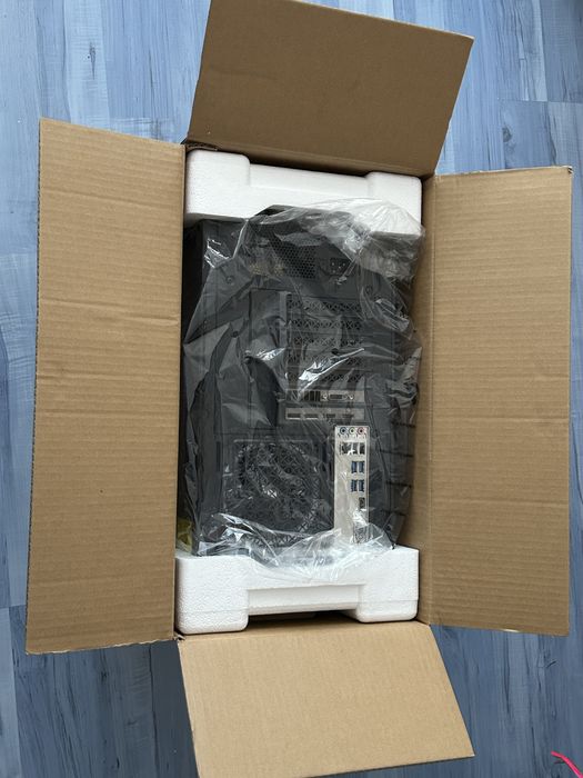 PC Gaming  Light / Ryzen 3 2200 G / RX 570 4GB / 16 GB Ram DRR 4