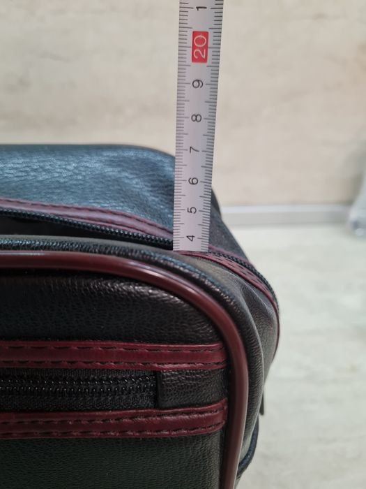 Козметична чантичка на Pierre Cardin