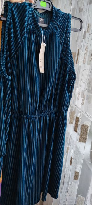 Rochie cu umerii goi