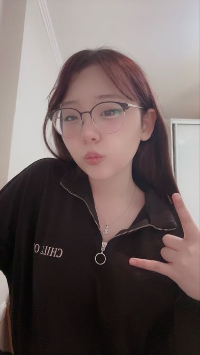 Кофта с зипкой у шеи