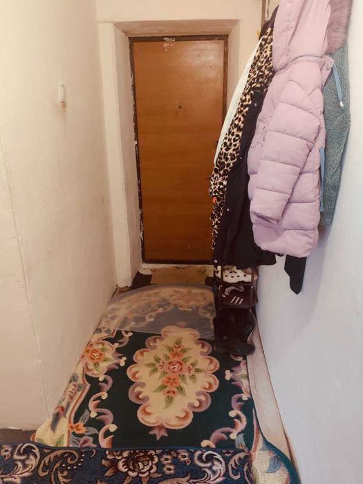 Своя Г. Чирчик, 1-мик 1комната               40 кв.м 2×6 балкон.2/1/4