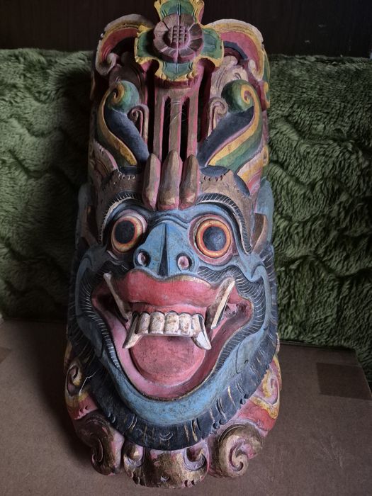 Vând o masca lemn,scluptate pictate manual ,made Indonezia

- fabricat