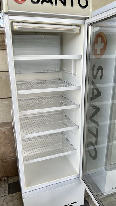 Холодильник витринный 2шт