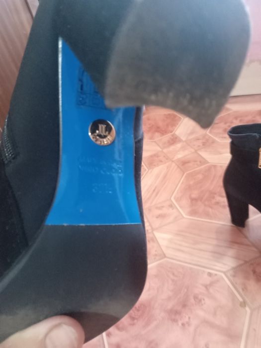 Замшевые полусапожки