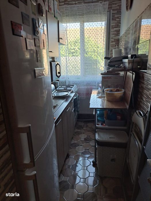 Ap 2 cam X mijlociu etaj 4 cu acoperis Rogerius (in spate la Perla)