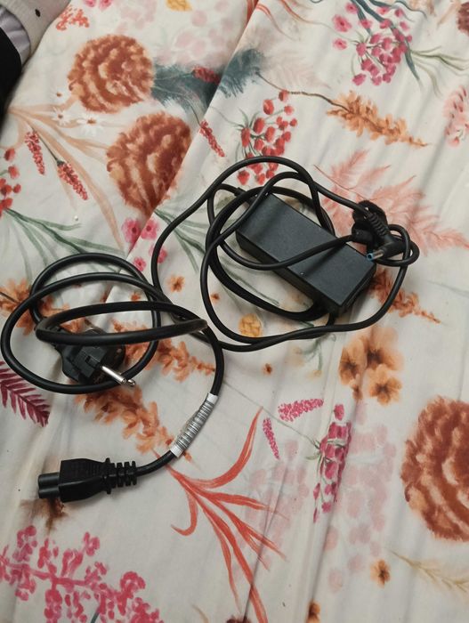 Încărcător de laptop
