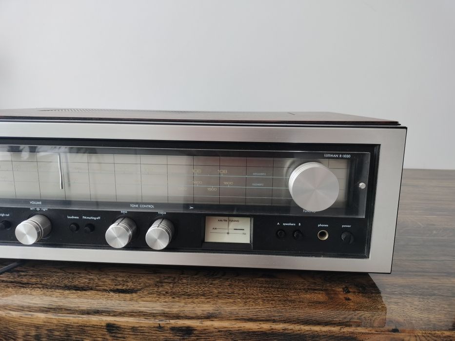 Receiver Luxman R1030