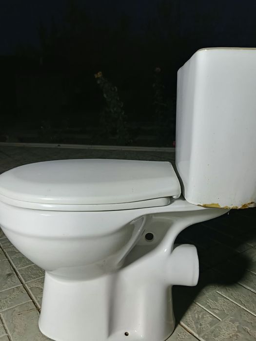 Продам унитаз нормальное состояние