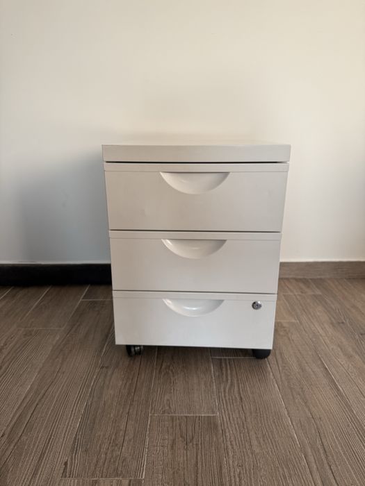 Офис сет - стол и маса