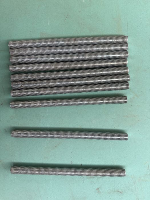 Продавам шпилки размер 12х200мм