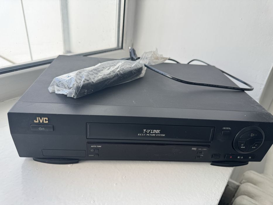 Видеомагнитофон JVC
