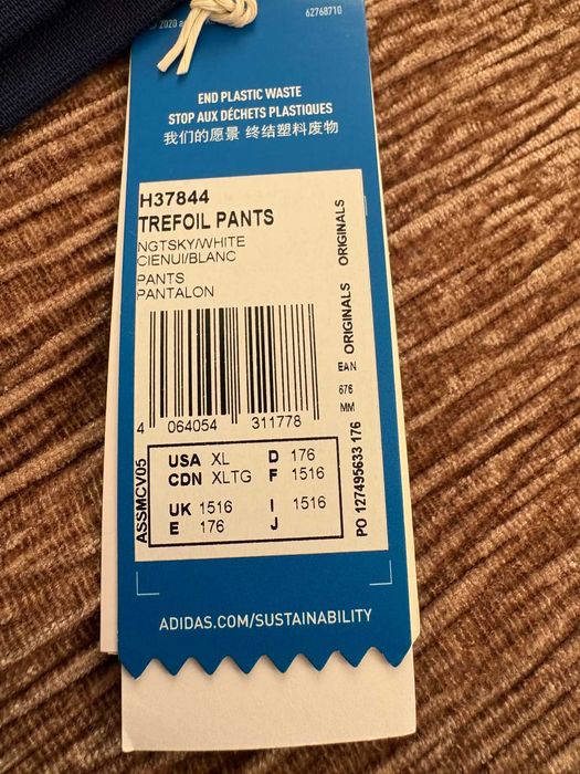 Спортно долнище / Чисто нов с етикет / Aнцуг ADIDAS ORIGINAL / Оригинален / Аутлет / Размер М за ръст 176 см 70 кг / Мъжки / Navy Blue / Син