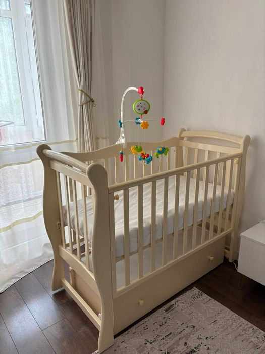 Манеж (детская кровать)