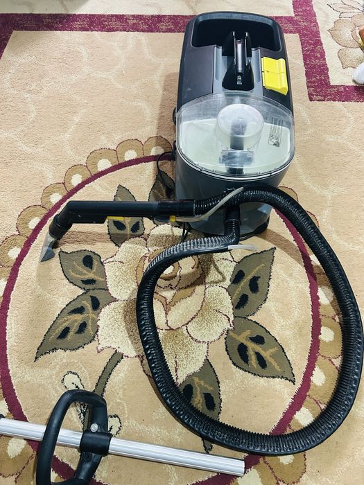 Профессиональный моющий пылесос Karcher puzzi 10/1