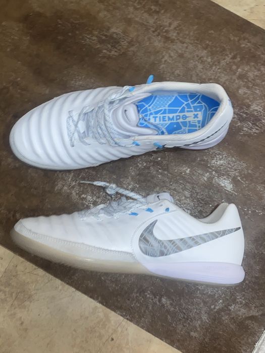 Кроссовки футзалки