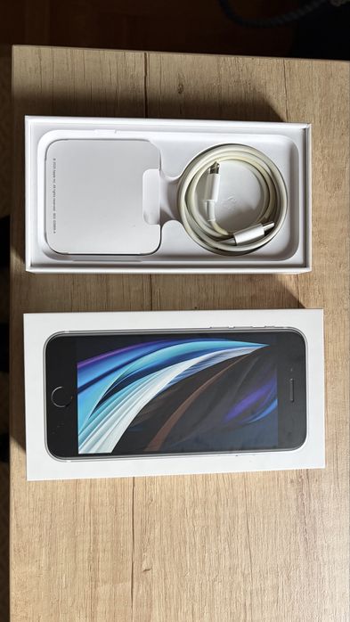 iPhone SE 2020 64GB - цвят Бял, с протектор и калъф - като нов