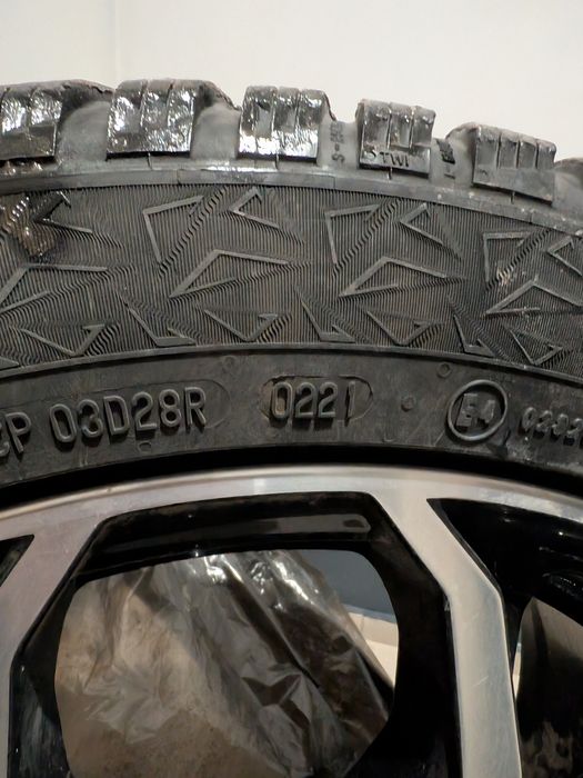 Продам диски с зимней резиной R18