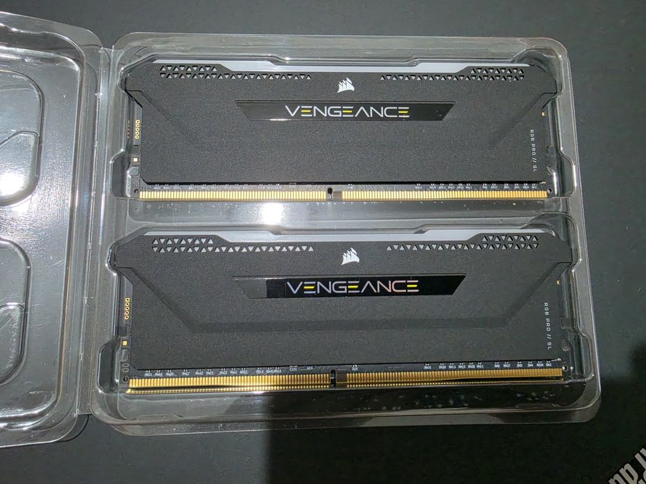 Corsair VENGEANCE RGB PRO SL 32GB (2x16GB) DDR4 3200MHz CMH32GX4M2E3200C16
