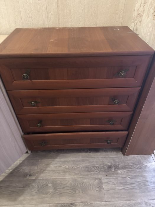 Продам комод (самовывоз)