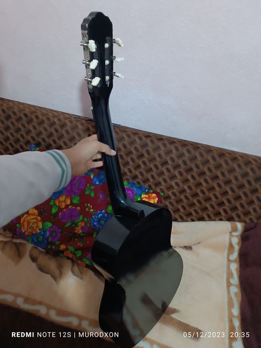 Gitara sotiladi 750000 ming