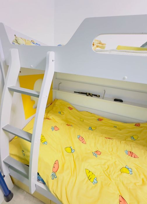 Детская двухярусная кровать