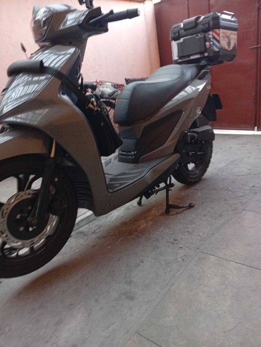 Vand scuter 50cc 4T EFI