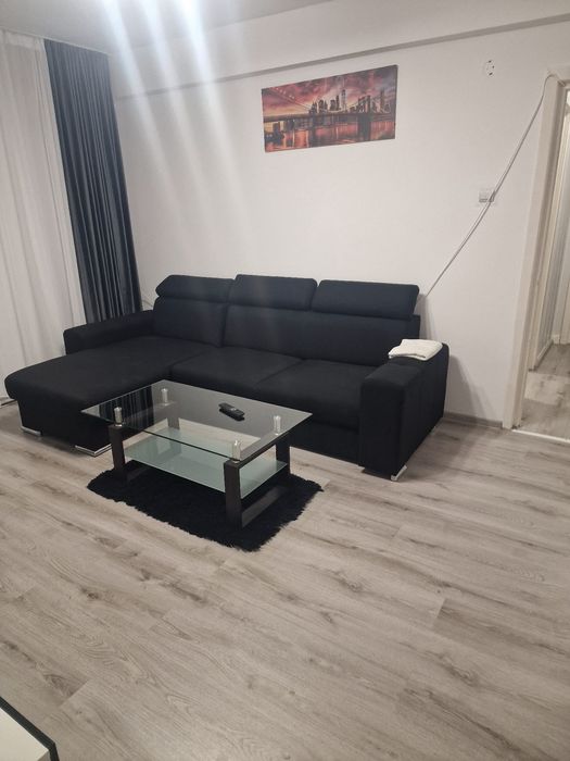 Închiriez apartament cu 3 camere
