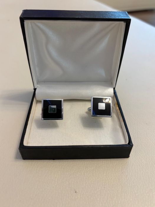 Butoni barbatesti argintii - impecabili