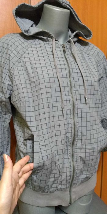 Hanorac/Jacheta/Geaca gri H&M Divided ,subtire cu gluga& buzunare