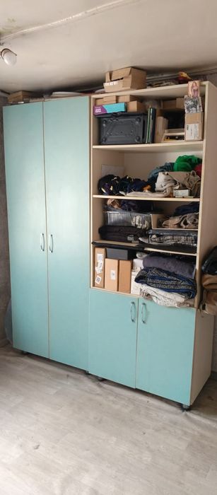 Продам шкаф со столом в детскую комнату