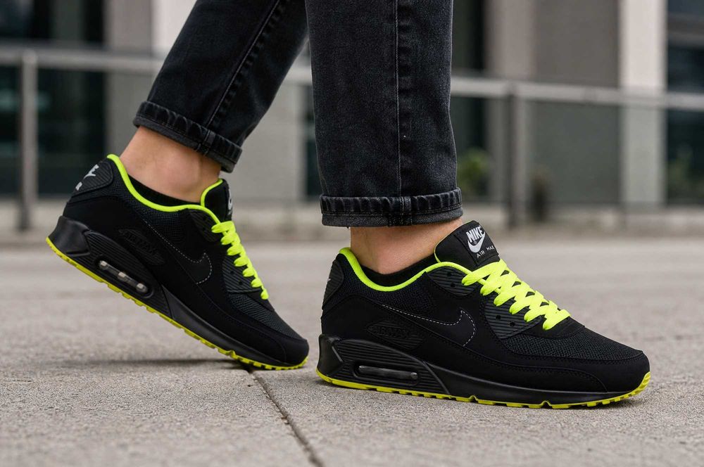 Мъжки маратонки Nike Air Max 90 „Black/Volt" — черно с неоново зелено - 40