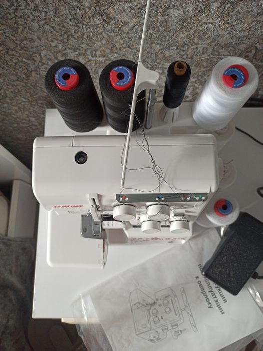 Оверлок Janome HQ-075D