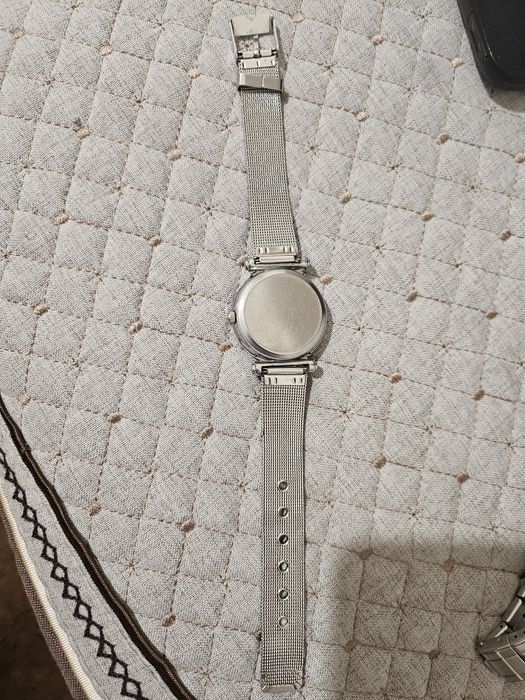 Продам часы ручные бу недорого