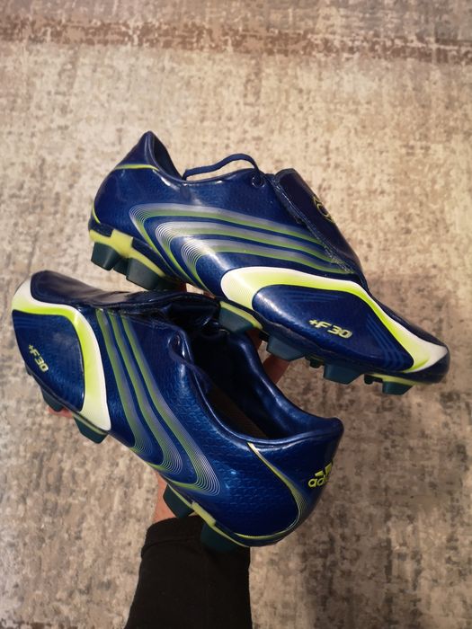 Vând ghete de fotbal Adidas F30 în stare foarte bună