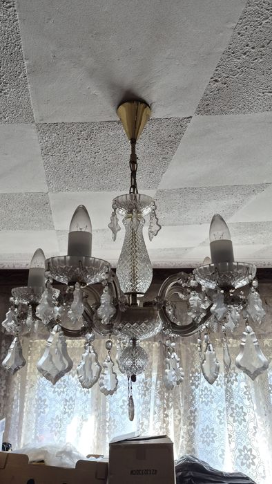 Candelabru din cristal.