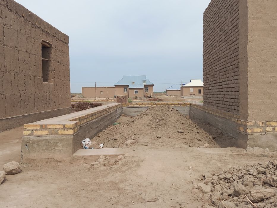 Uy sotiladi. Vadapravut otga wifi otgan. Svet bor.