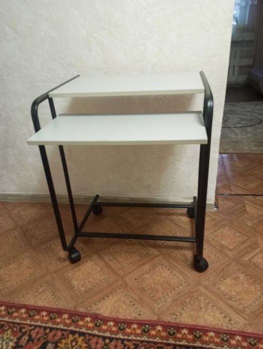 Офисная мебель(столик)