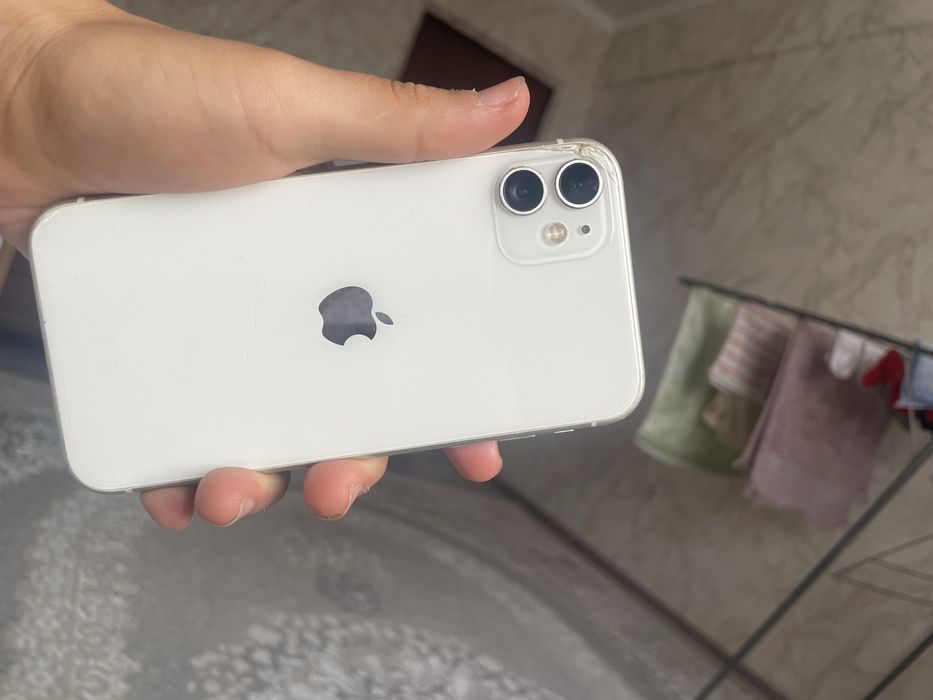 Продам айфон 11 (iPhone)
