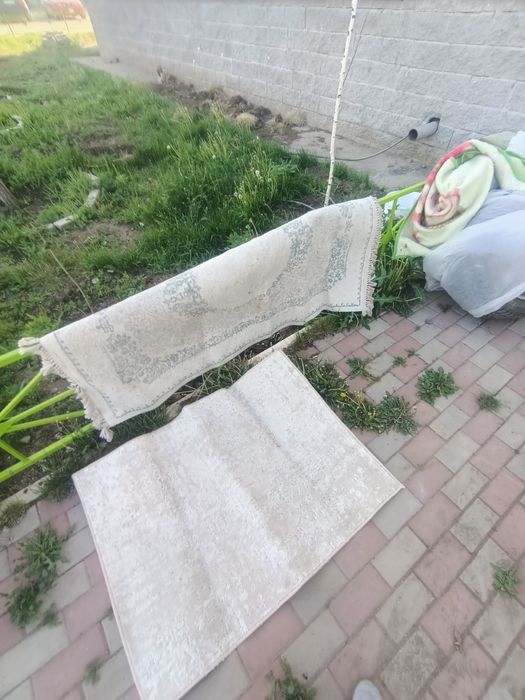 Отдам ковры паласы и чемодан